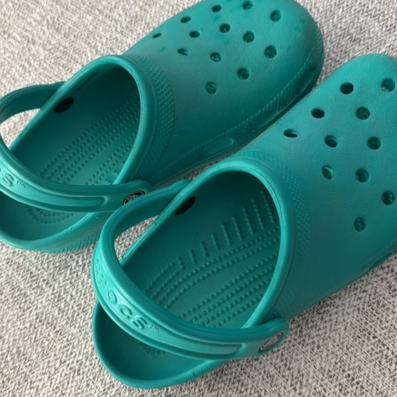 Teal crocs size 7 women’s/ men’s size 5 - Picture 3 of 4